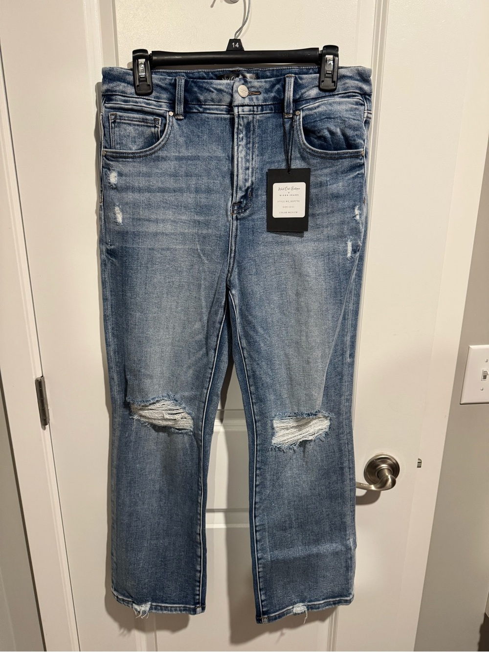 NWT Wild Oak Boutique Risen Women’s Distressed Straight-Leg Jeans size 13/31